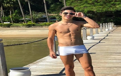 Vazou na internet fotos do ator brasileiro Thomaz Costa pelado e de rola du...
